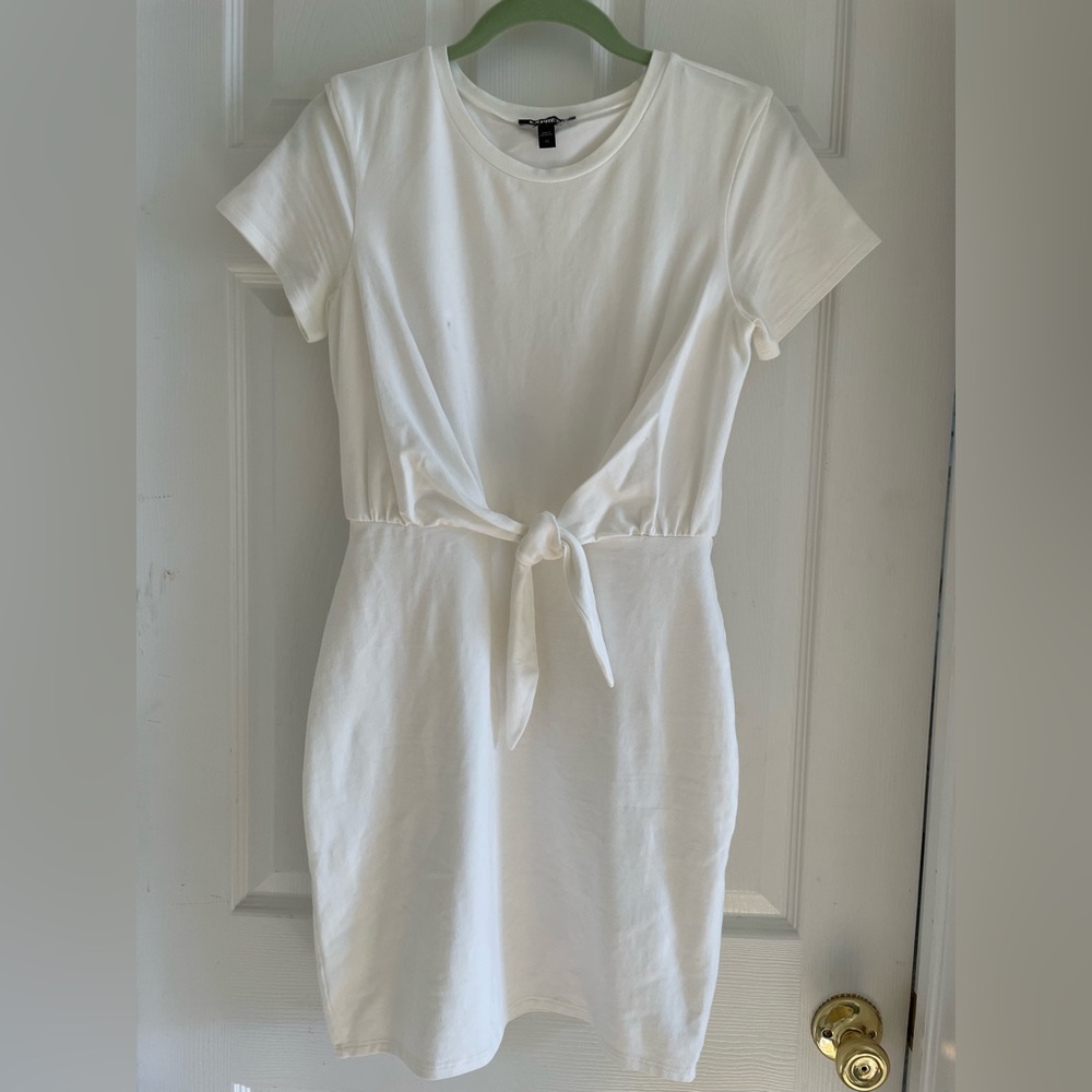 womens EXPRESS XS cotton white dress with starched tie.